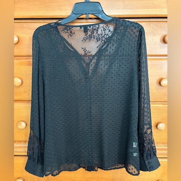 Beautiful mixed media lace top. - Picture 3 of 4